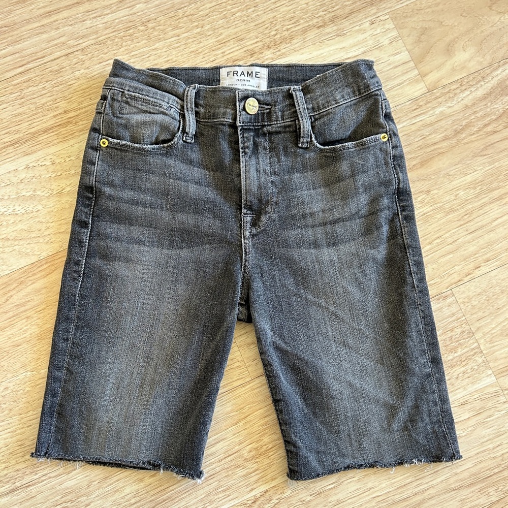 Frame the Hang Mid-Rise Denim Shorts